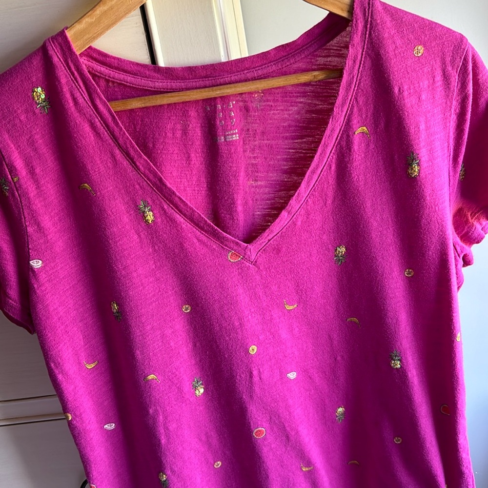 V-Neck Summer T-shirt, Size Large